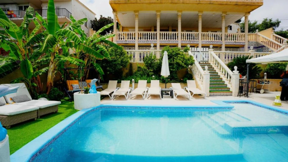 Vista de Terraza y piscina